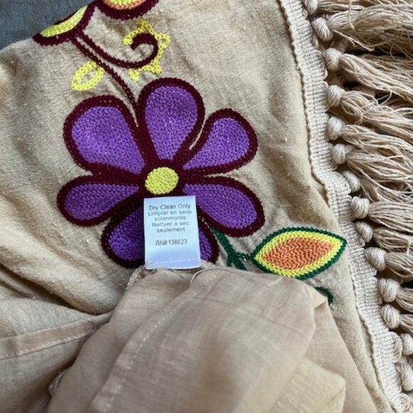 VaVa by Joy Han Embroidered Flowers Bell Sleeves Top Women's Size Small (2-4) - Picture 10 of 12